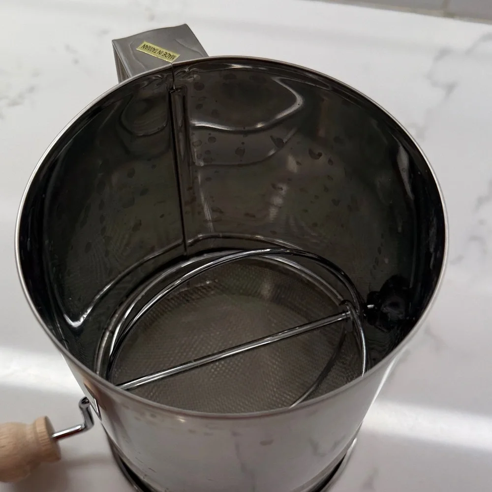 Williams Sonoma Stainless Steel Hand-Crank Sifter with Wooden Handle